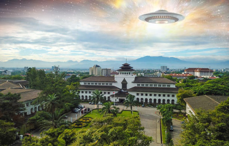 UFO Terlihat  di Bandung, Ahli Metafisika: Dewata Turun ke Bumi