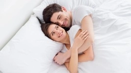 Studi: Tidur Telanjang Bisa Tingkatkan Kehidupan Seksual