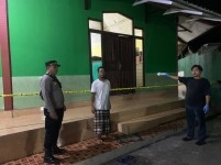 Terekam CCTV, Kotal Amal Masjid di Karangasem Digondol Maling